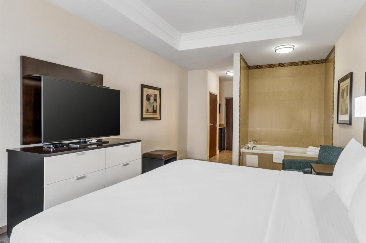 King Room with Spa Bath - Non Smoking at Best Western Plus JFK Inn & Suites