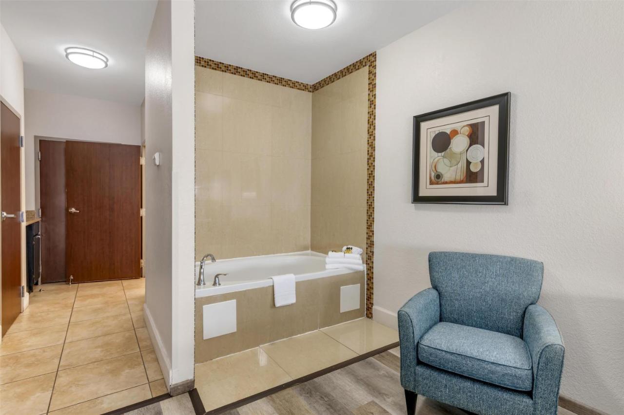 King Room with Spa Bath - Non Smoking at Best Western Plus JFK Inn & Suites