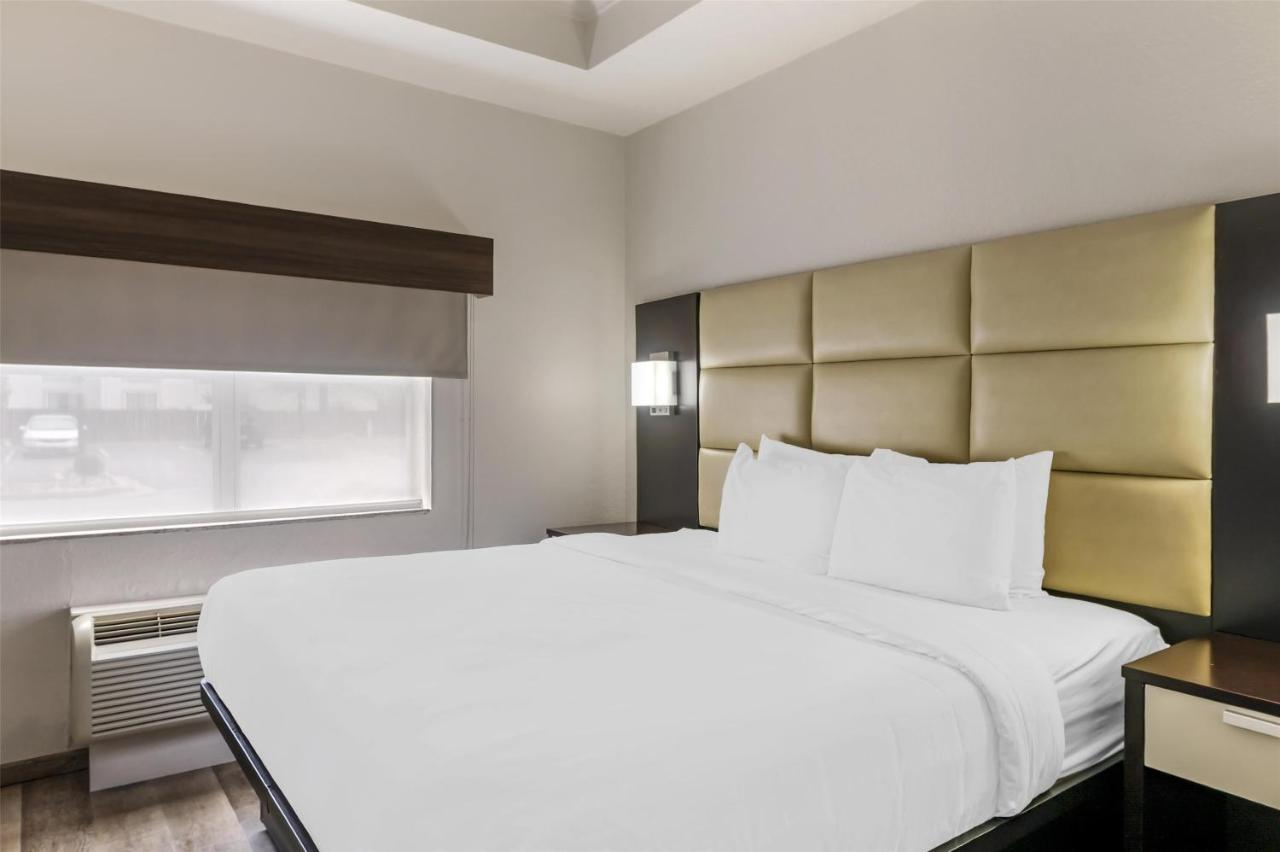 King Suite with Sofa Bed - Disability Access - Non smoking at Best Western Plus JFK Inn & Suites