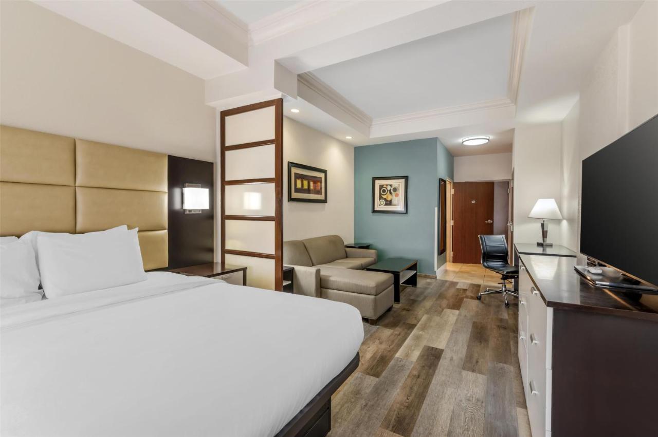 King Suite with Sofa Bed - Disability Access - Non smoking at Best Western Plus JFK Inn & Suites