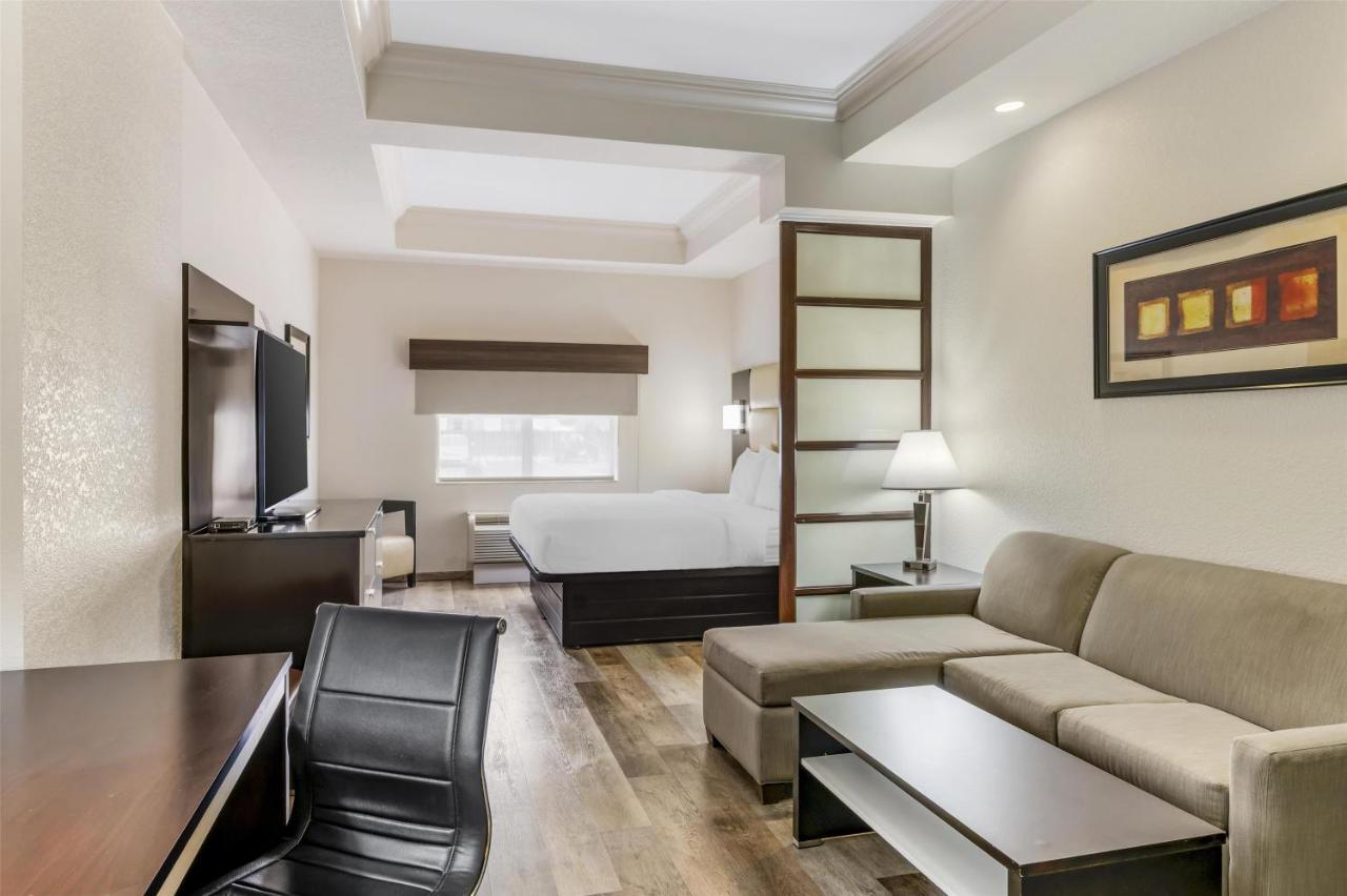 King Suite with Sofa Bed - Disability Access - Non smoking at Best Western Plus JFK Inn & Suites