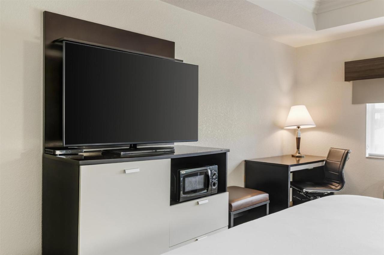 | Best Western Plus JFK Inn & Suites