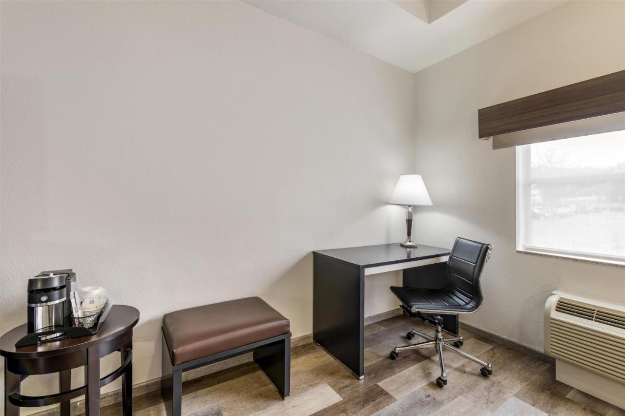 King Room - Disability Access - Non Smoking at Best Western Plus JFK Inn & Suites