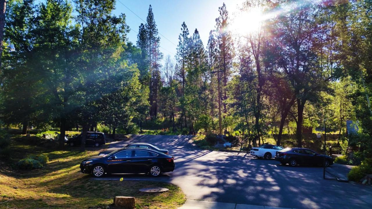 | Yosemite Riverside Inn