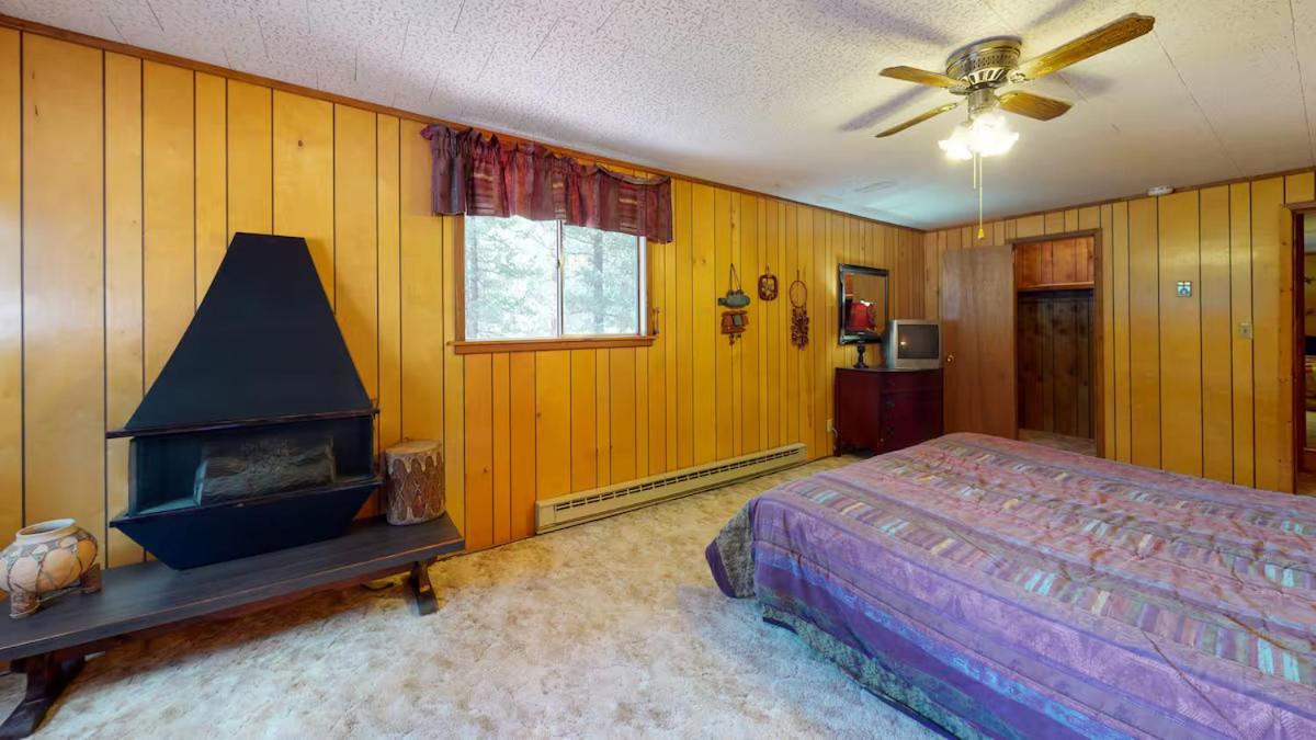 | Bear Paw Lodge