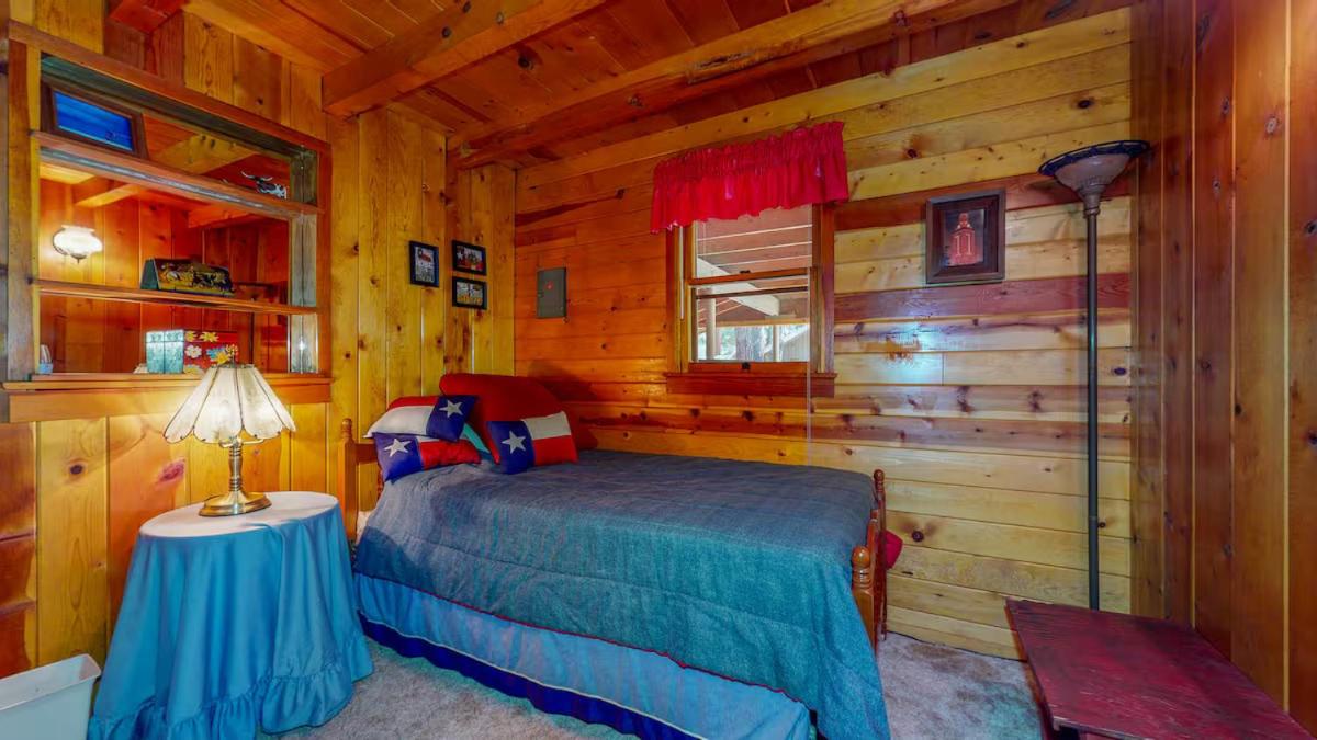 | Bear Paw Lodge