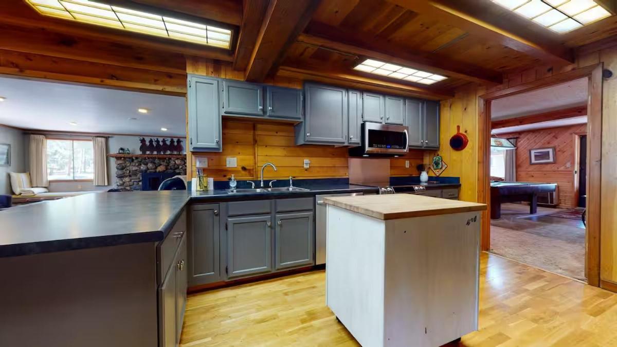 | Bear Paw Lodge