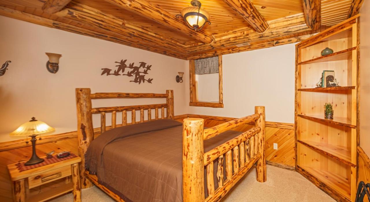 | Sojourner's Lodge & Log Cabin Suites