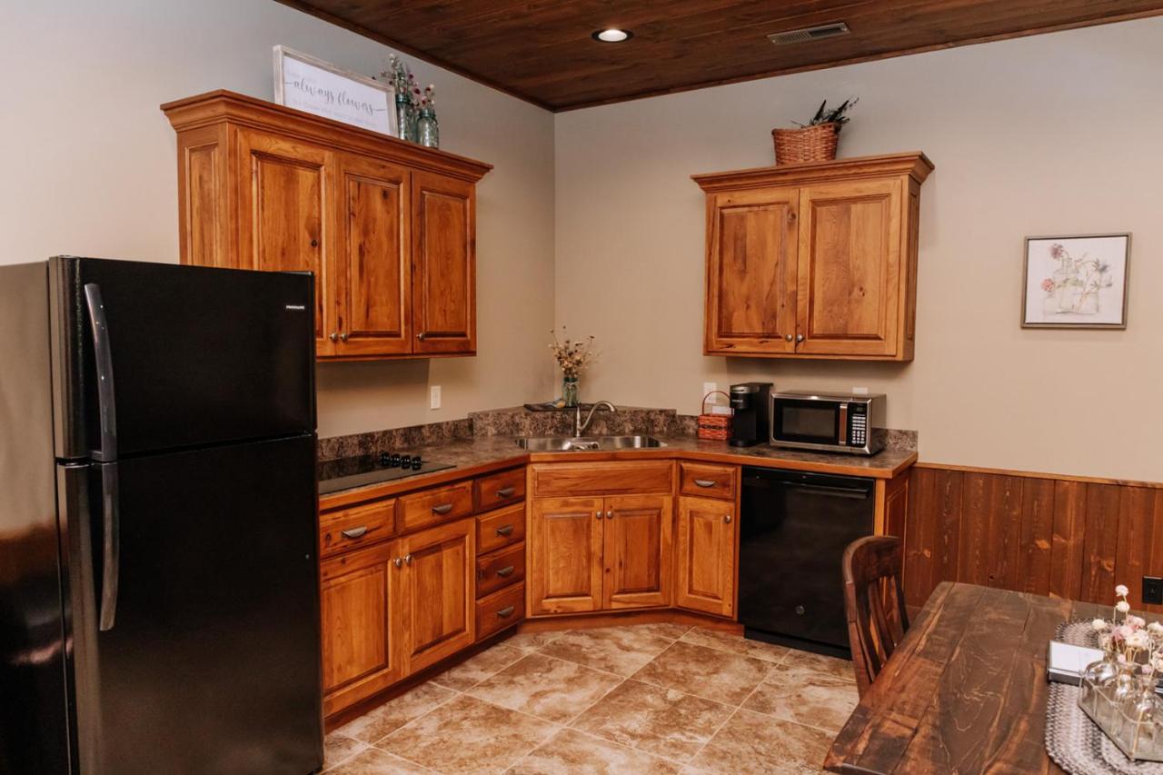 | Sojourner's Lodge & Log Cabin Suites
