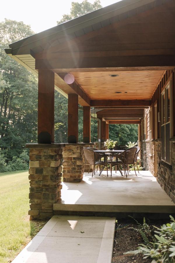 | Sojourner's Lodge & Log Cabin Suites