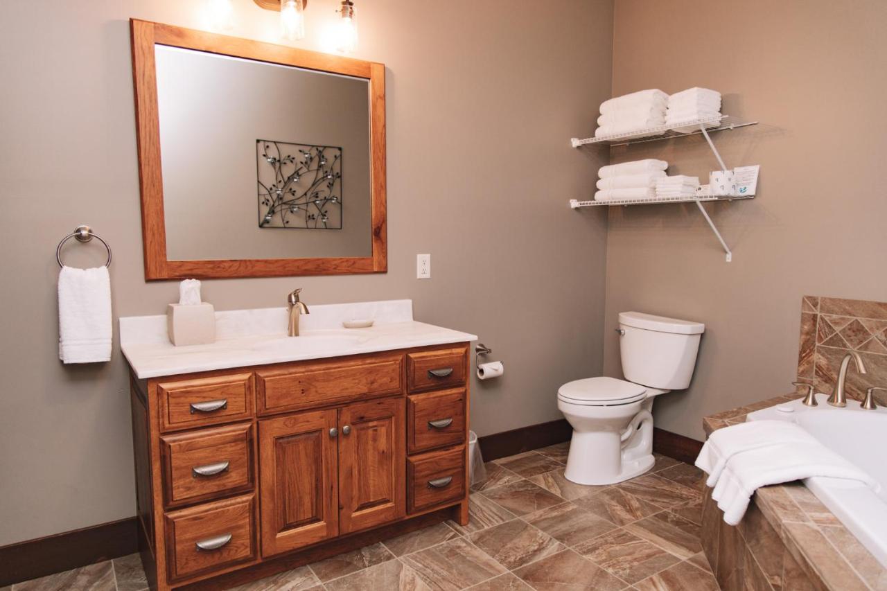 | Sojourner's Lodge & Log Cabin Suites