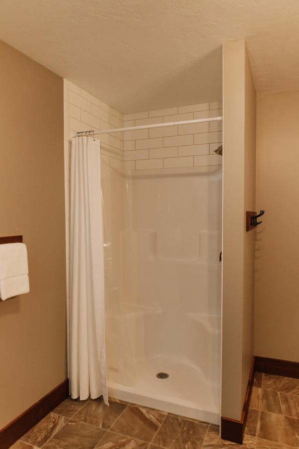 | Sojourner's Lodge & Log Cabin Suites