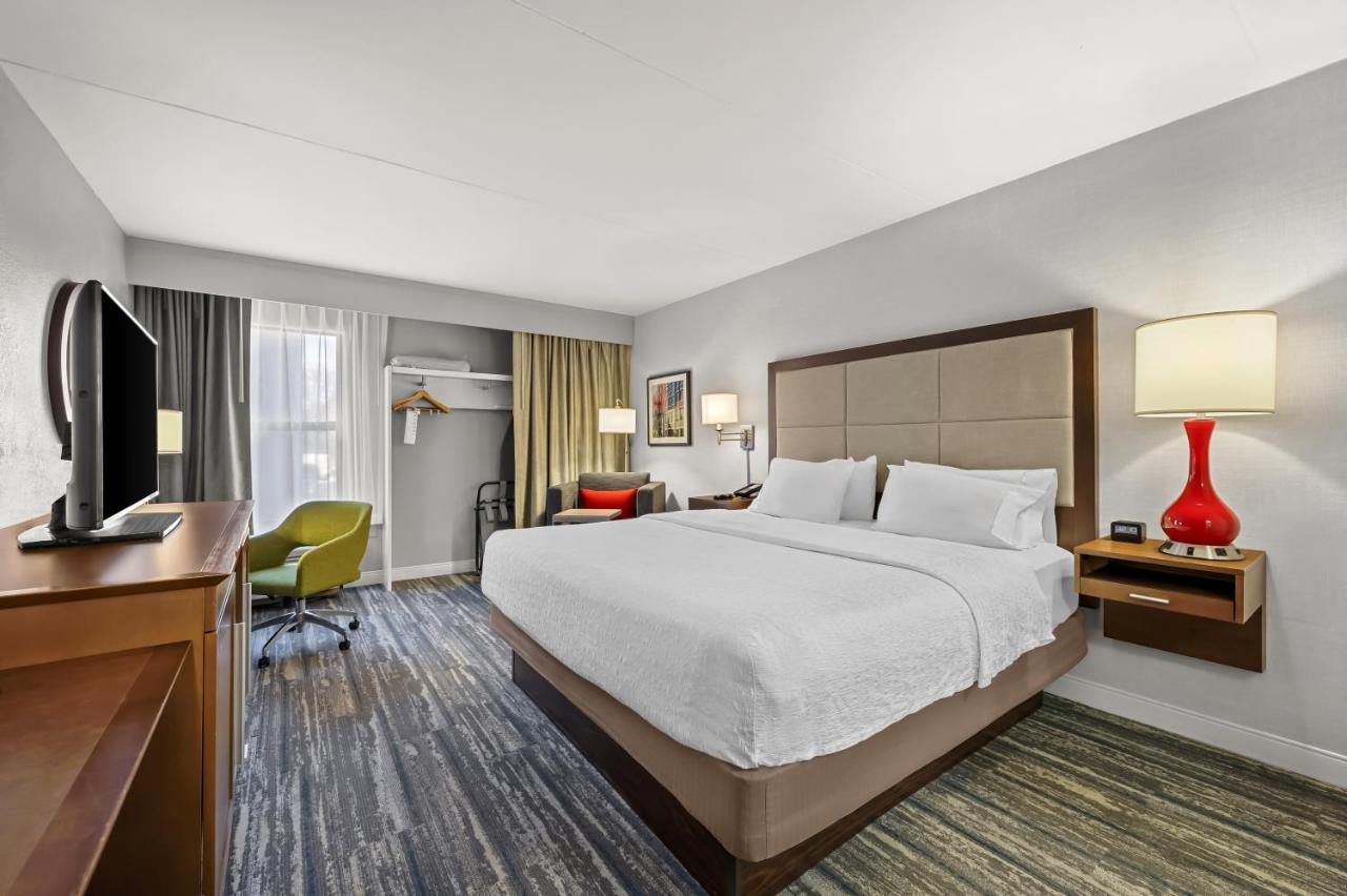 Deluxe King Room - Non-Smoking at Hampton Inn Toledo-South/Maumee