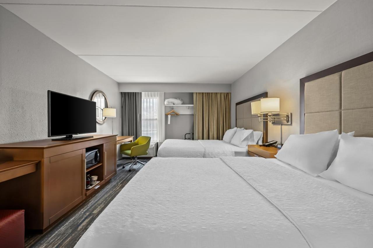 Deluxe Room - Non-Smoking at Hampton Inn Toledo-South/Maumee