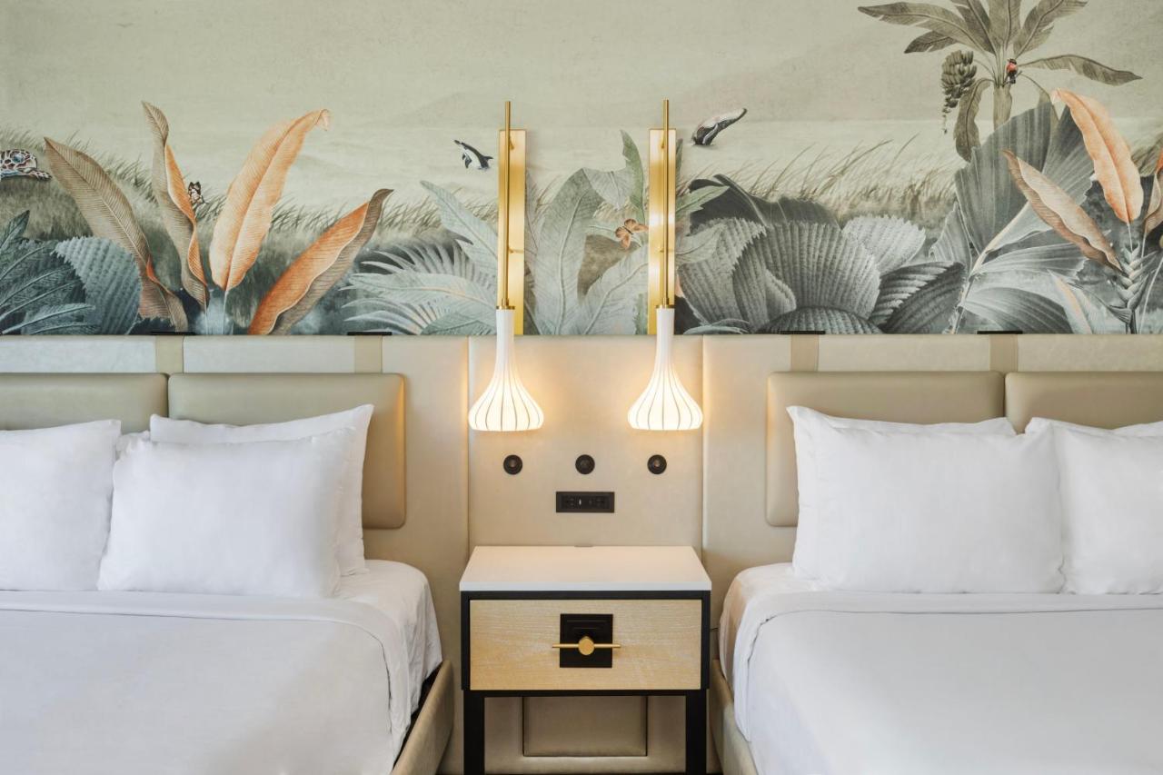 | Maui Seaside Hotel