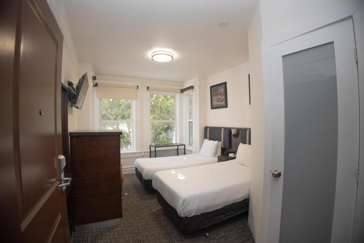 Casa Loma Hotel