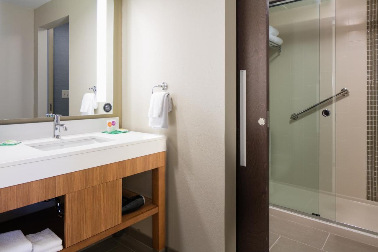 Deluxe King Room at Hyatt Place Kansas City/Lenexa City Center