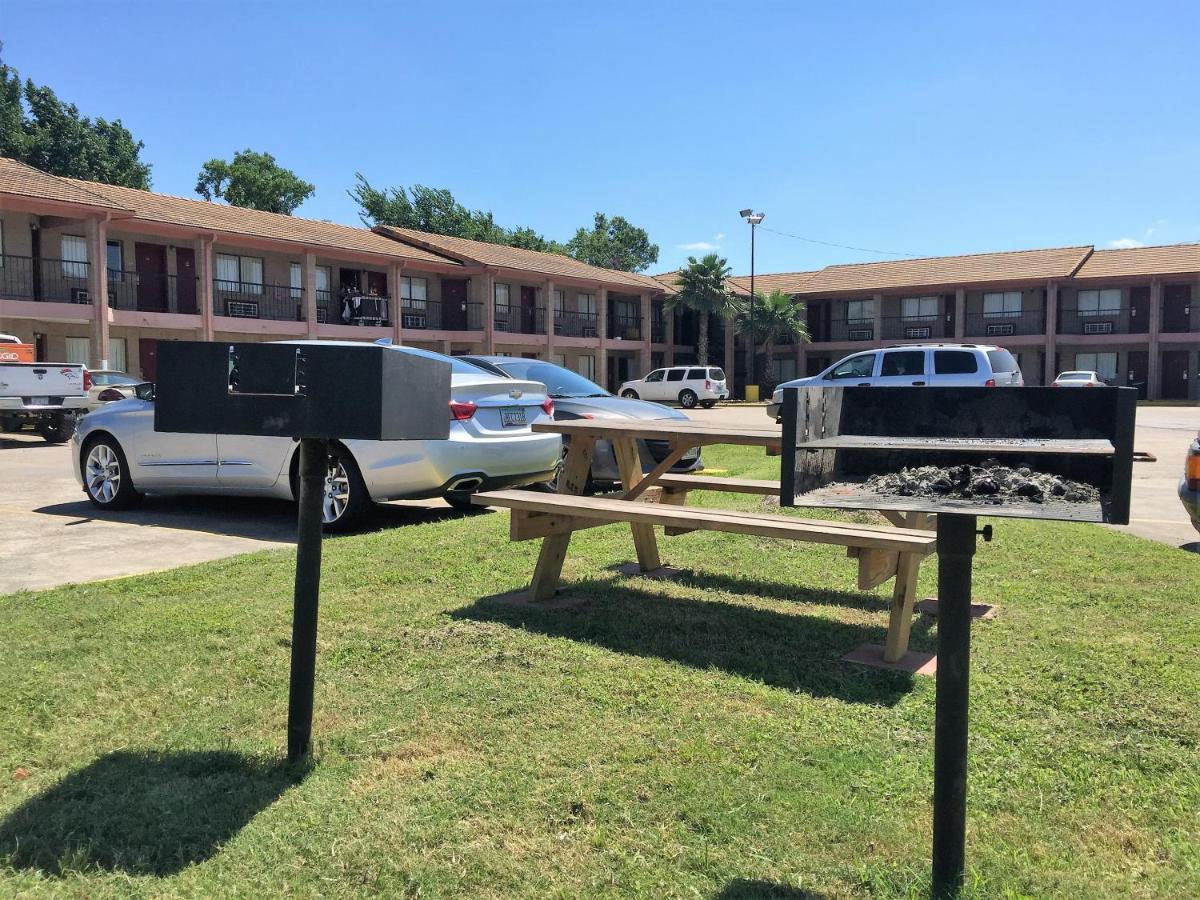  | Relax Inn Channelview