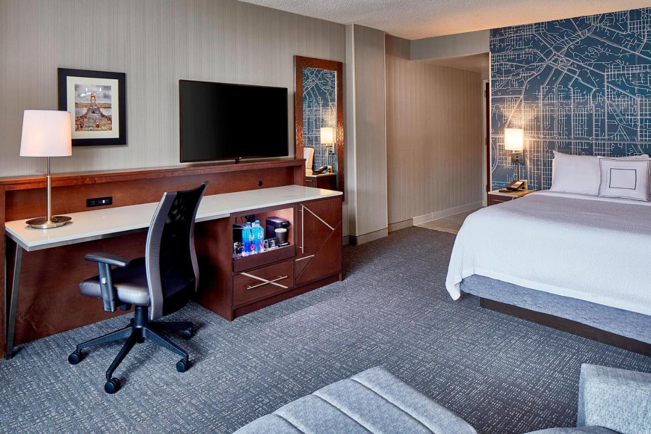 King Room with Sofa Bed and Roll-in Shower - Mobility Accessible at Courtyard Portland Downtown/Convention Center