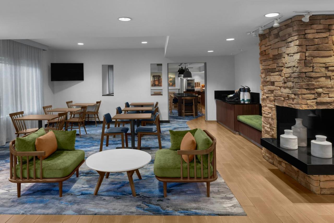 | Fairfield Inn by Marriott Santa Clarita Valencia