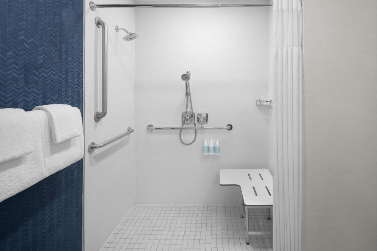 | Fairfield Inn by Marriott Santa Clarita Valencia