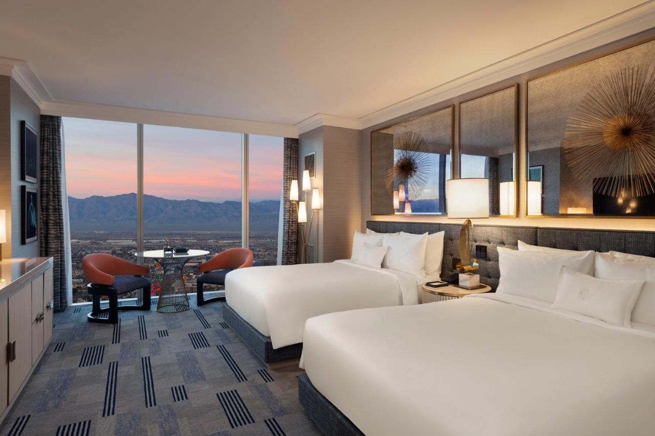 Bleau Queen Mountain Best View at Fontainebleau Las Vegas