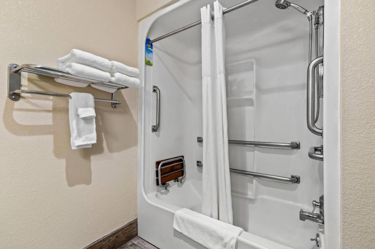 Queen Room - Mobility Access/Non-Smoking at Days Inn by Wyndham Black River Falls I-94 on ATV Trail