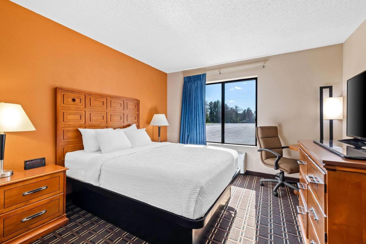 Queen Room - Non-Smoking at Days Inn by Wyndham Black River Falls I-94 on ATV Trail