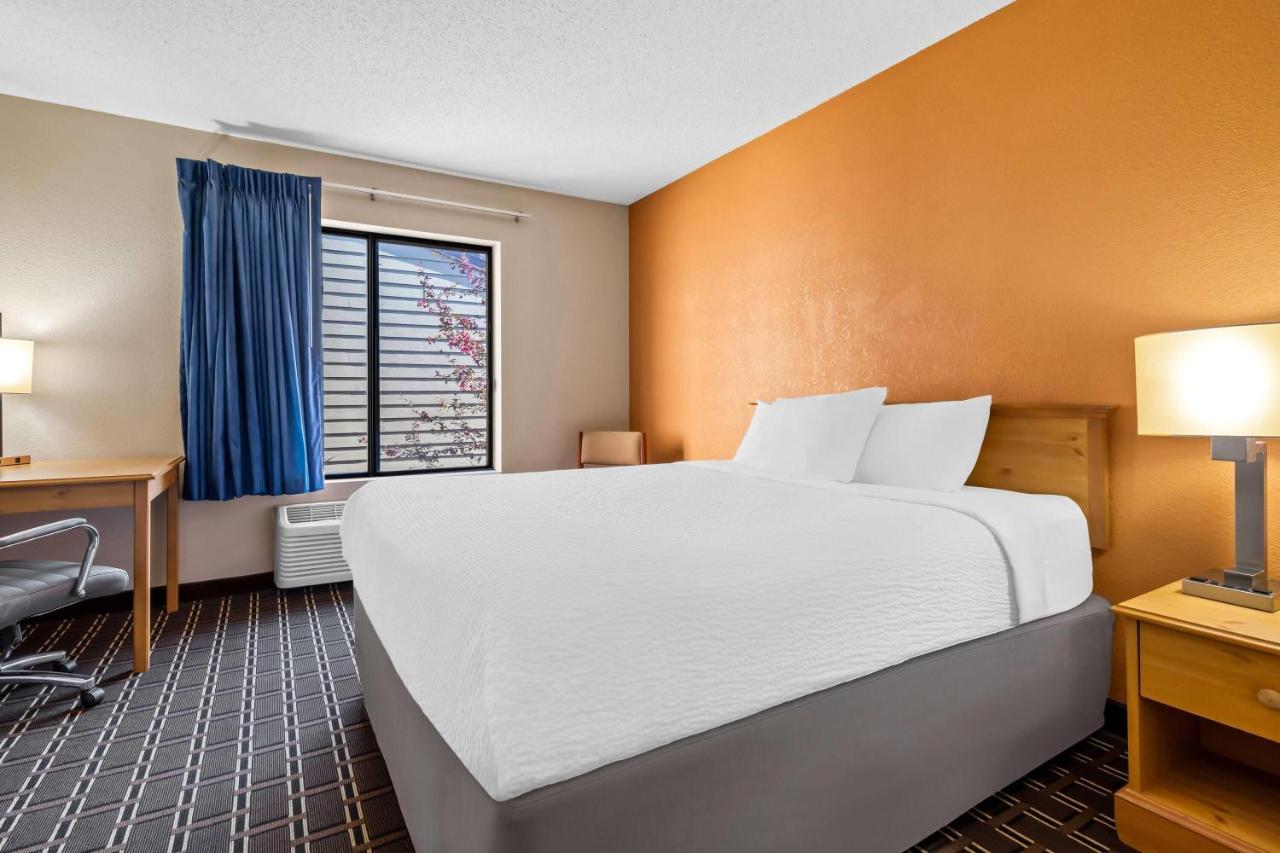 Queen Room - Non-Smoking at Days Inn by Wyndham Black River Falls I-94 on ATV Trail