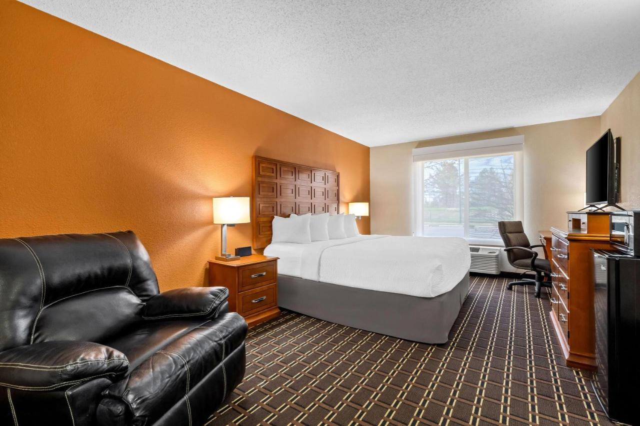 King Room - Non-Smoking at Days Inn by Wyndham Black River Falls I-94 on ATV Trail