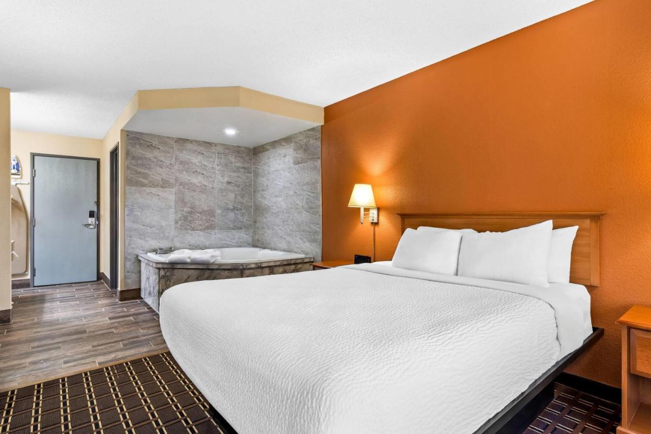 Queen Studio Suite with Hot Tub - Non-Smoking at Days Inn by Wyndham Black River Falls I-94 on ATV Trail