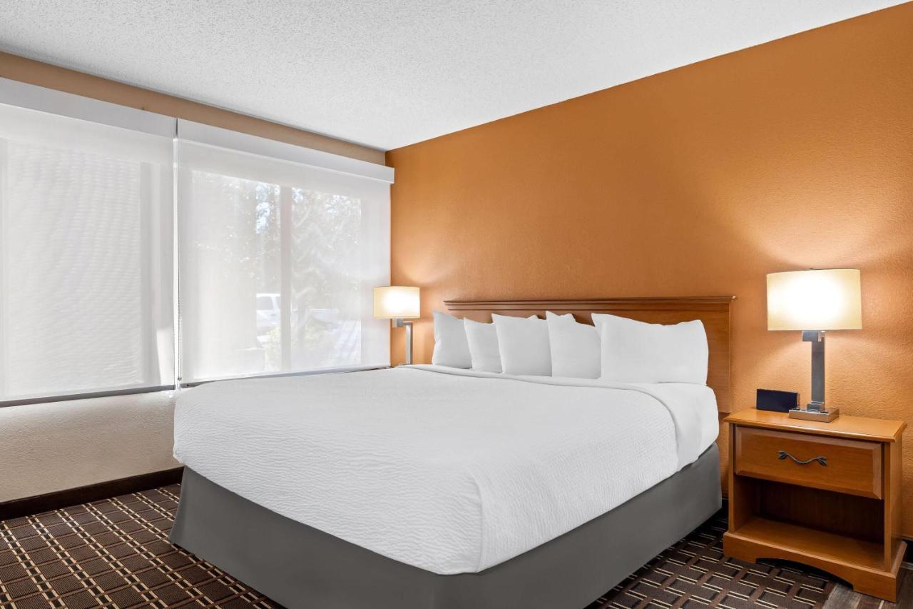 King Studio Suite with Sofa Bed and Hot Tub - Non-Smoking at Days Inn by Wyndham Black River Falls I-94 on ATV Trail