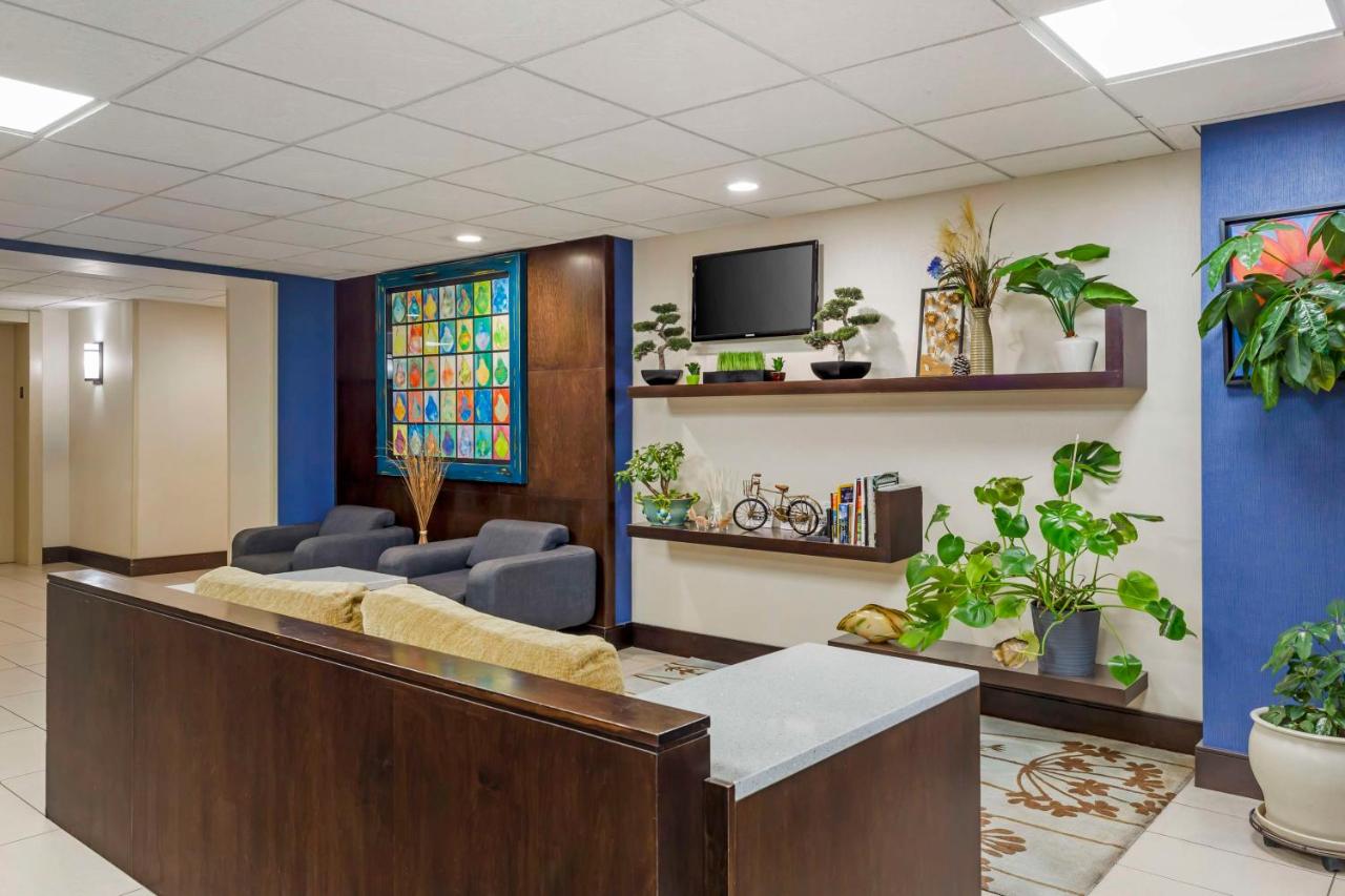 | Best Western Plus Berkshire Hills Inn & Suites