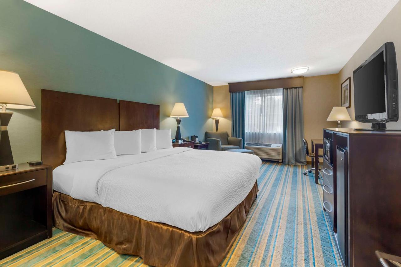 | Best Western Plus Berkshire Hills Inn & Suites