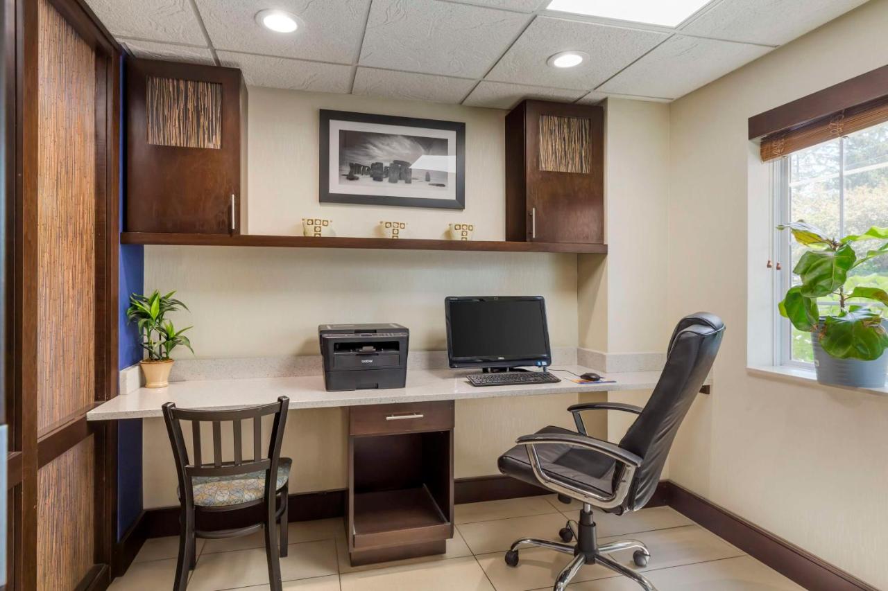 | Best Western Plus Berkshire Hills Inn & Suites