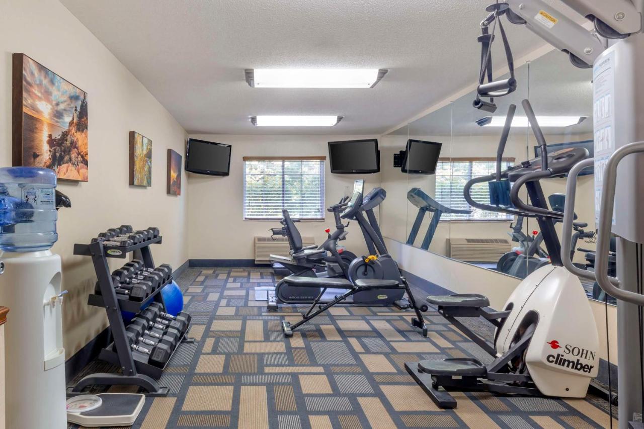| Best Western Plus Berkshire Hills Inn & Suites