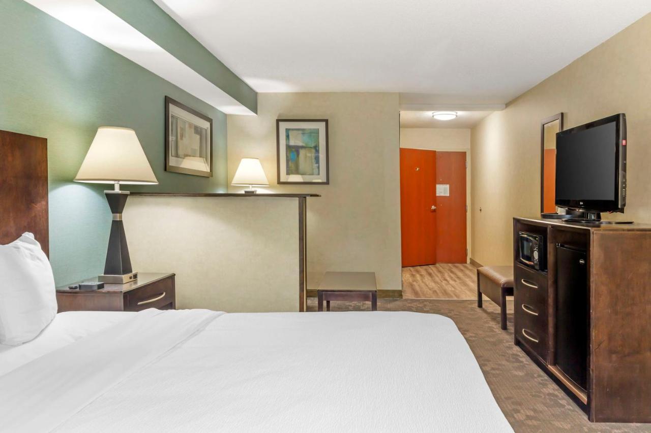 | Best Western Plus Berkshire Hills Inn & Suites
