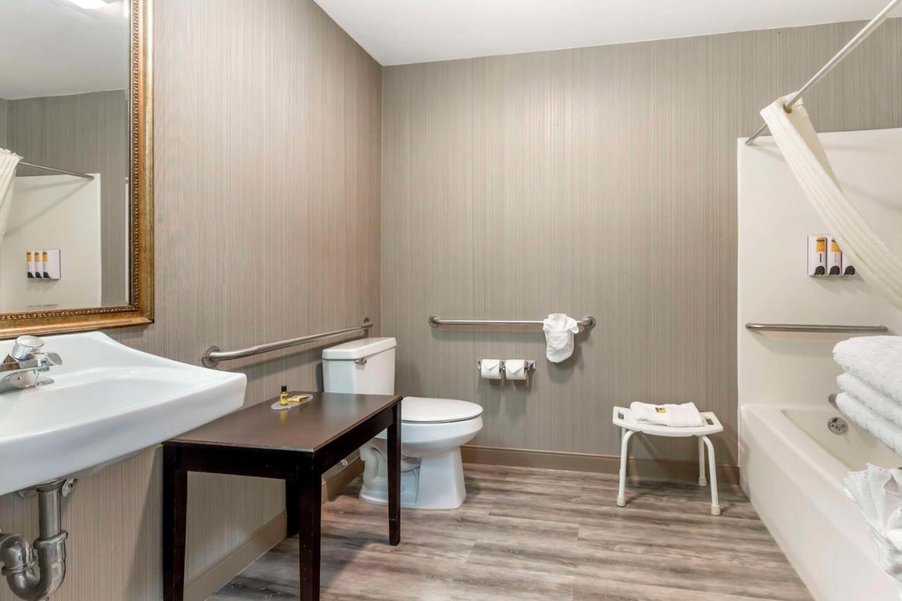| Best Western Plus Berkshire Hills Inn & Suites