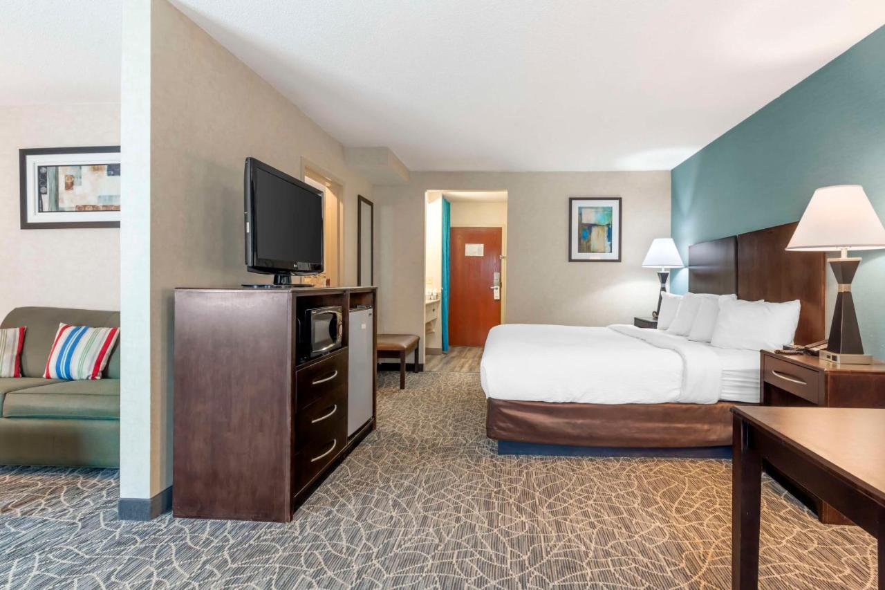 King Suite with Whirlpool - Non-Smoking at Best Western Plus Berkshire Hills Inn & Suites