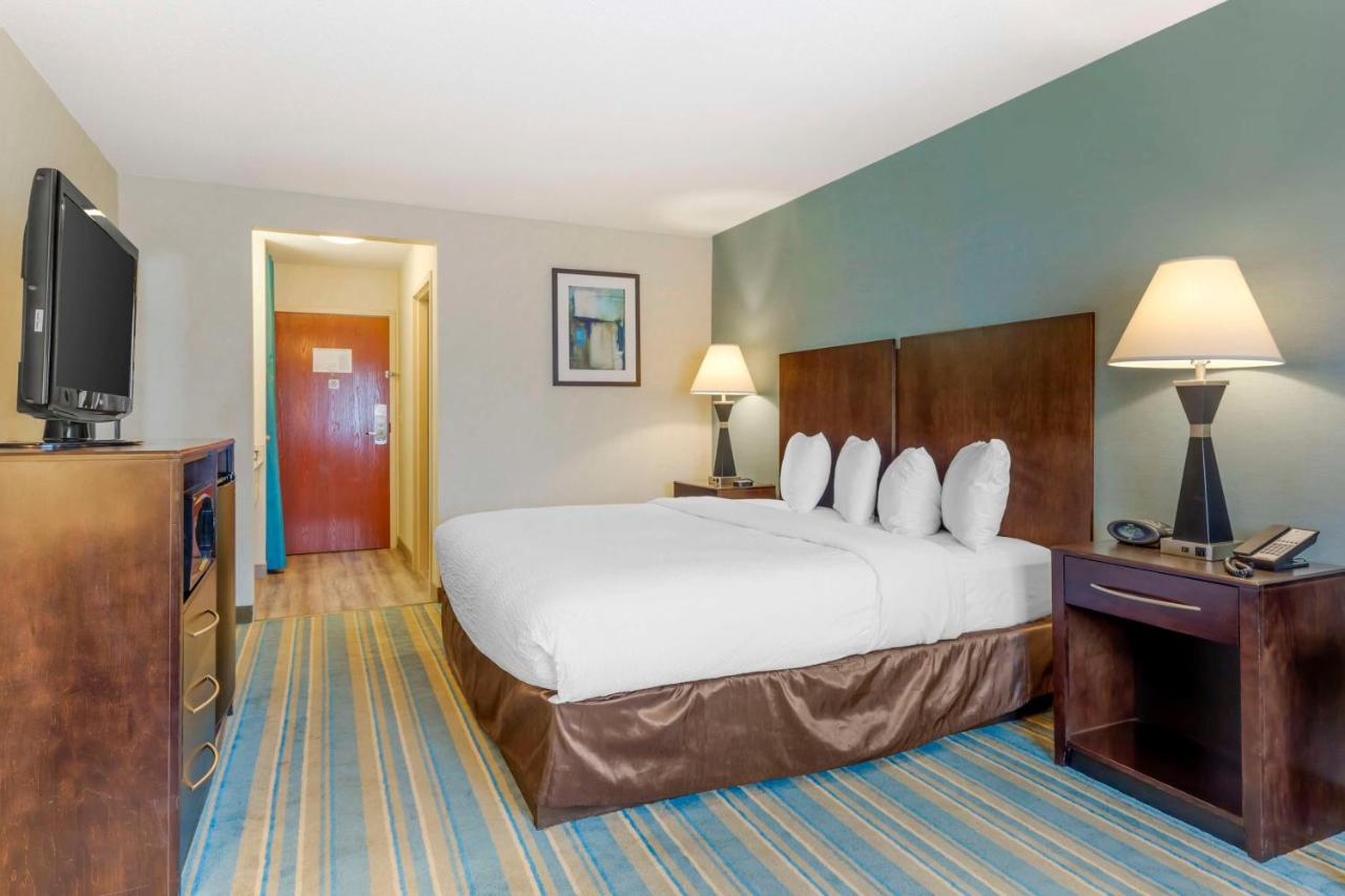 King Suite with Sofa Bed - Non-Smoking at Best Western Plus Berkshire Hills Inn & Suites