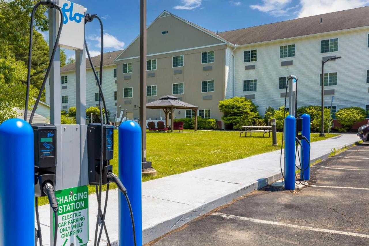 | Best Western Plus Berkshire Hills Inn & Suites