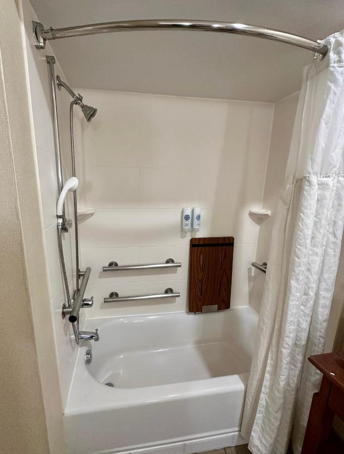 Queen Room - Accessible/Nonsmoking at Comfort Suites Raleigh Walnut Creek
