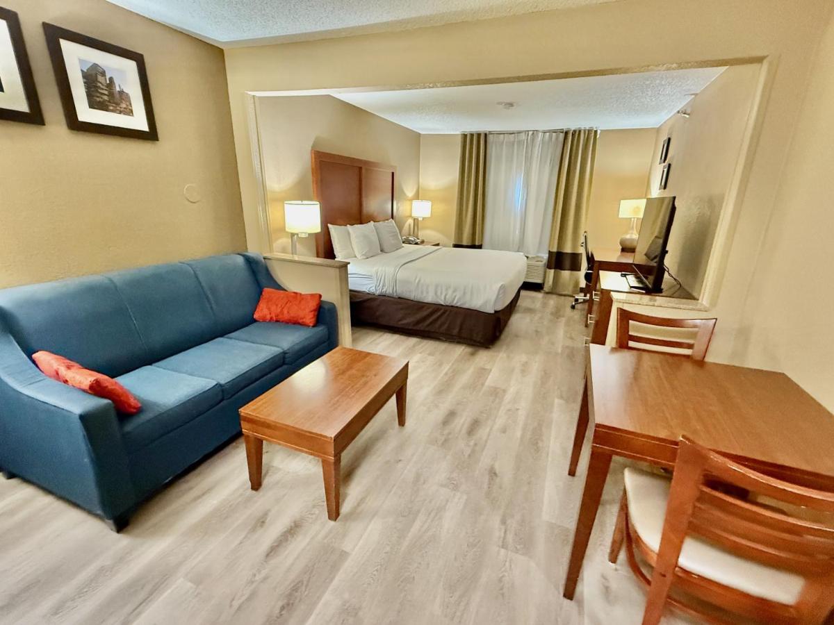 King Room - Non-Smoking at Comfort Inn Gurnee near Six Flags