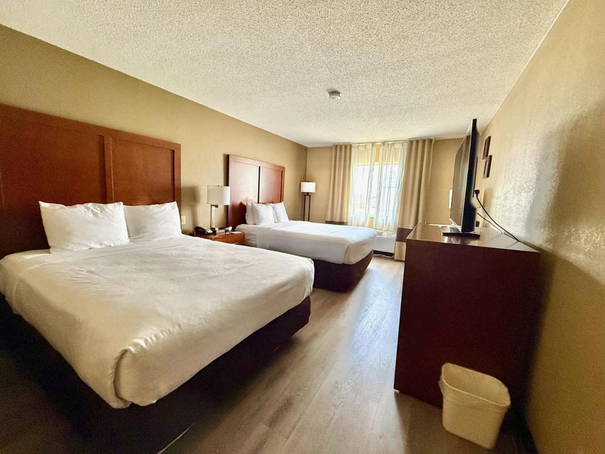 Queen Room with Two Queen Beds - Non-Smoking at Comfort Inn Gurnee near Six Flags