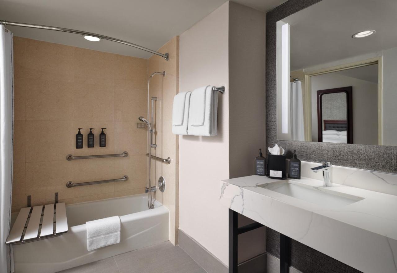 | Sheraton Ontario Airport Hotel