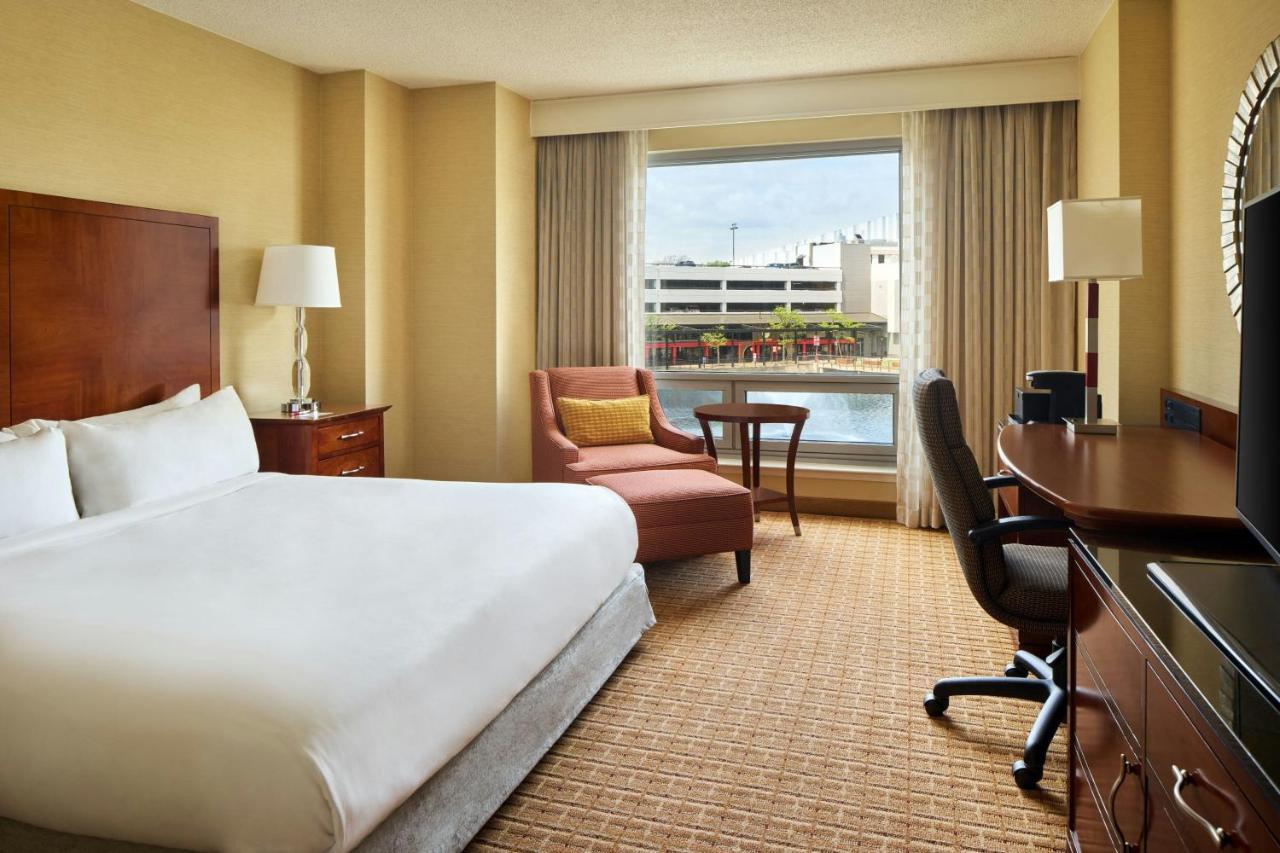 Double Room with Two Double Beds and Adapted Tub - Mobility and Hearing Accessible at Gaithersburg Marriott Washingtonian Center