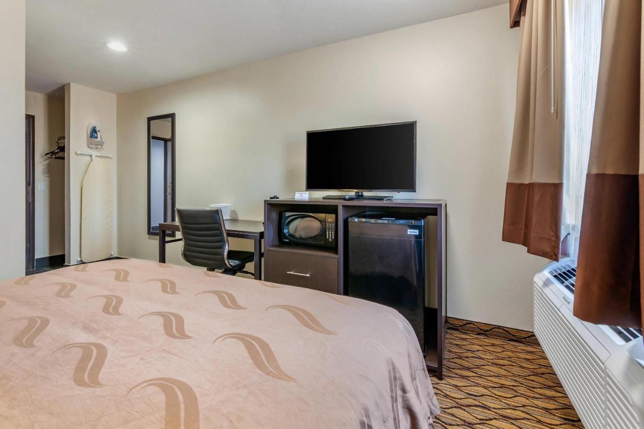 Queen Room - Disability Access/Non-Smoking at Quality Inn New London