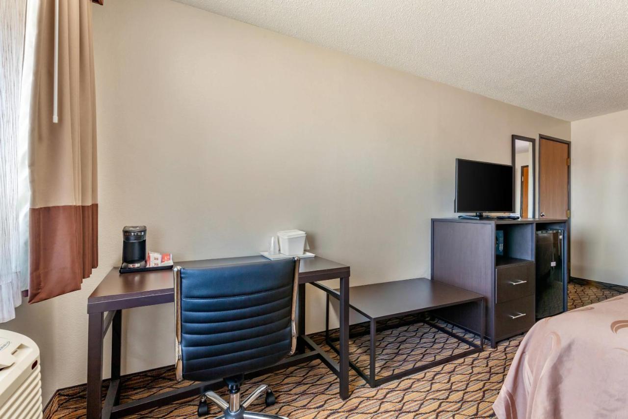 Queen Room with Two Queen Beds - Non-Smoking at Quality Inn New London