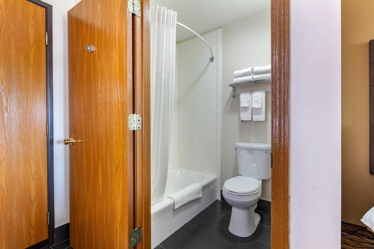 Queen Room with Two Queen Beds - Non-Smoking at Quality Inn New London