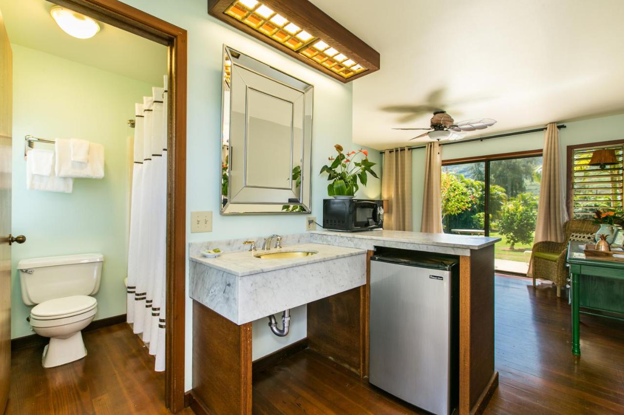 Queen Room with Patio at Kauai Inn